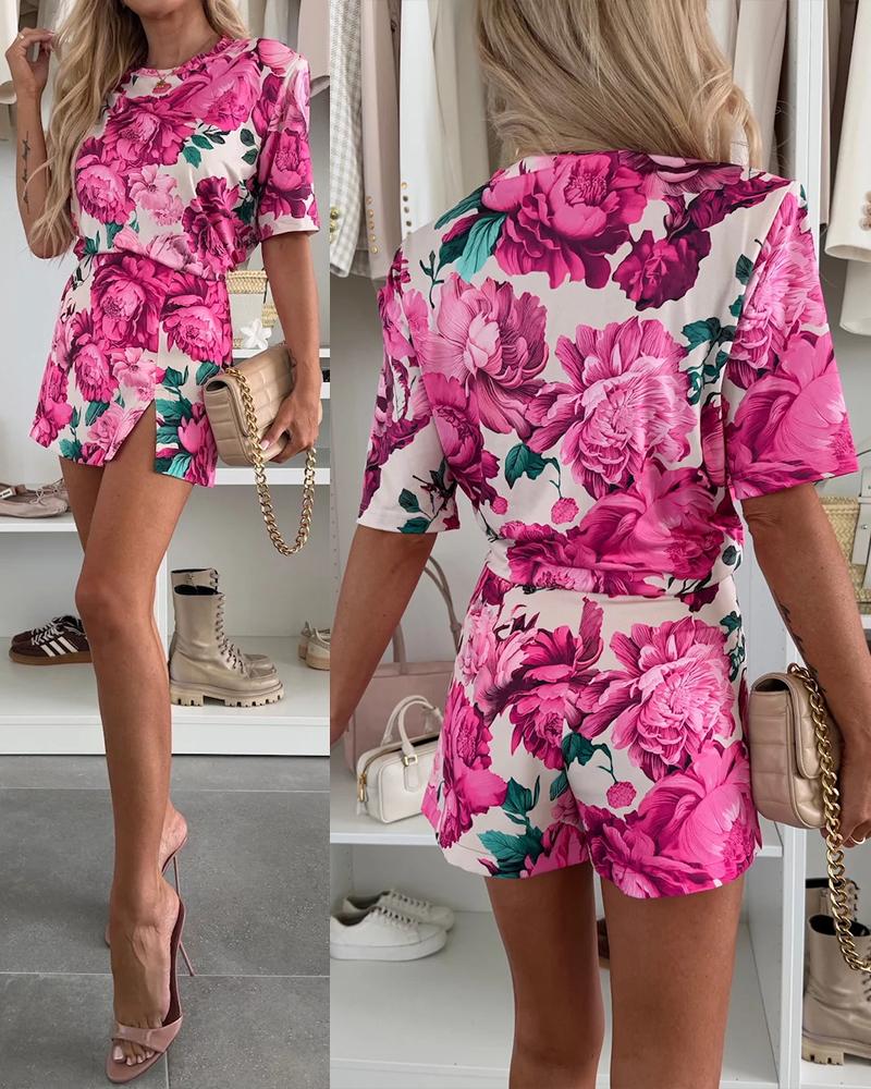 

Ensemble haut à manches courtes et col rond à imprimé floral et short fendu décontracté, Pink