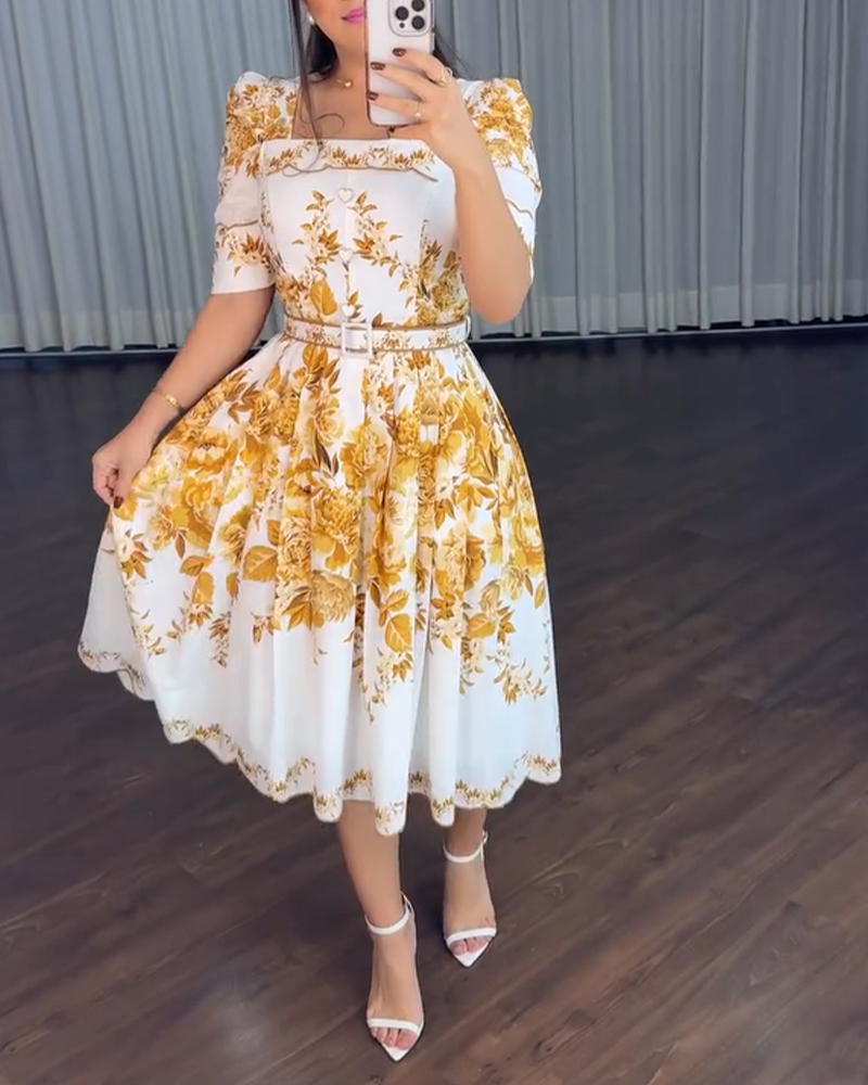 

Robe de vacances à imprimé floral, col carré, manches bouffantes, plis sur le devant, boutons en forme de cœur, dos froncé et taille cintrée, avec ceinture., White