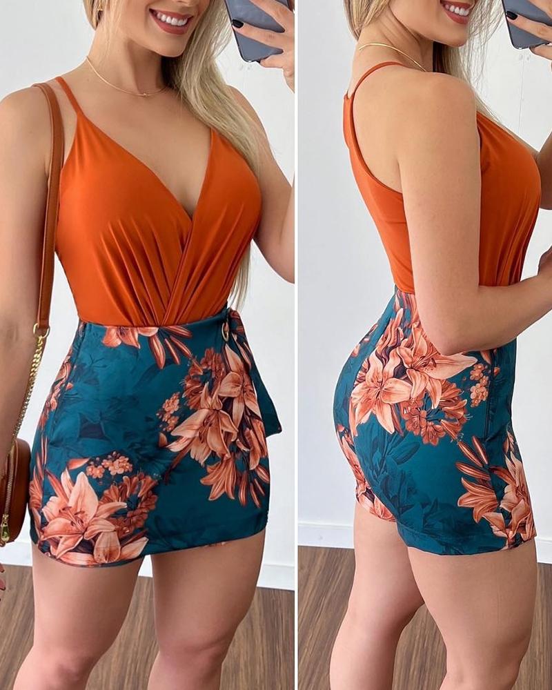 

V-Neck Ruched Cami Top & Floral Print Skorts Set, Brown