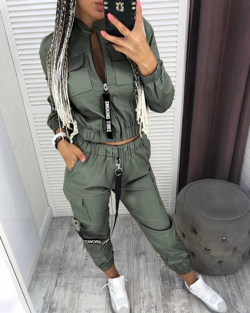 Ensemble manteau froncé et pantalon cargo avec poches zippées