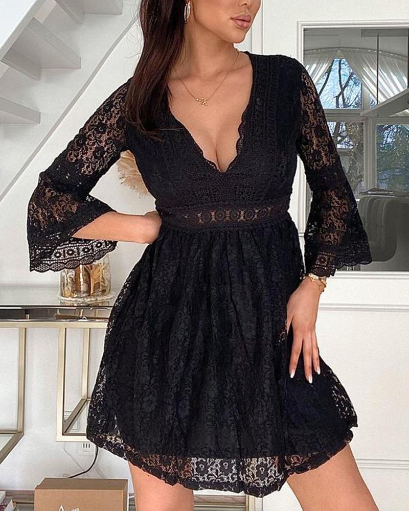 

Contrast Lace Bell Sleeve Casual Dress, Black