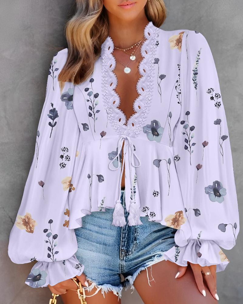 

Blusa informal con cuello en V, mangas farol y estampado floral con detalle anudado de encaje en contraste, Light purple