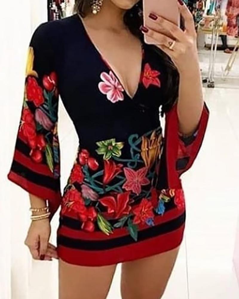 

Plunge Bell Sleeve Floral Print Dress, Black