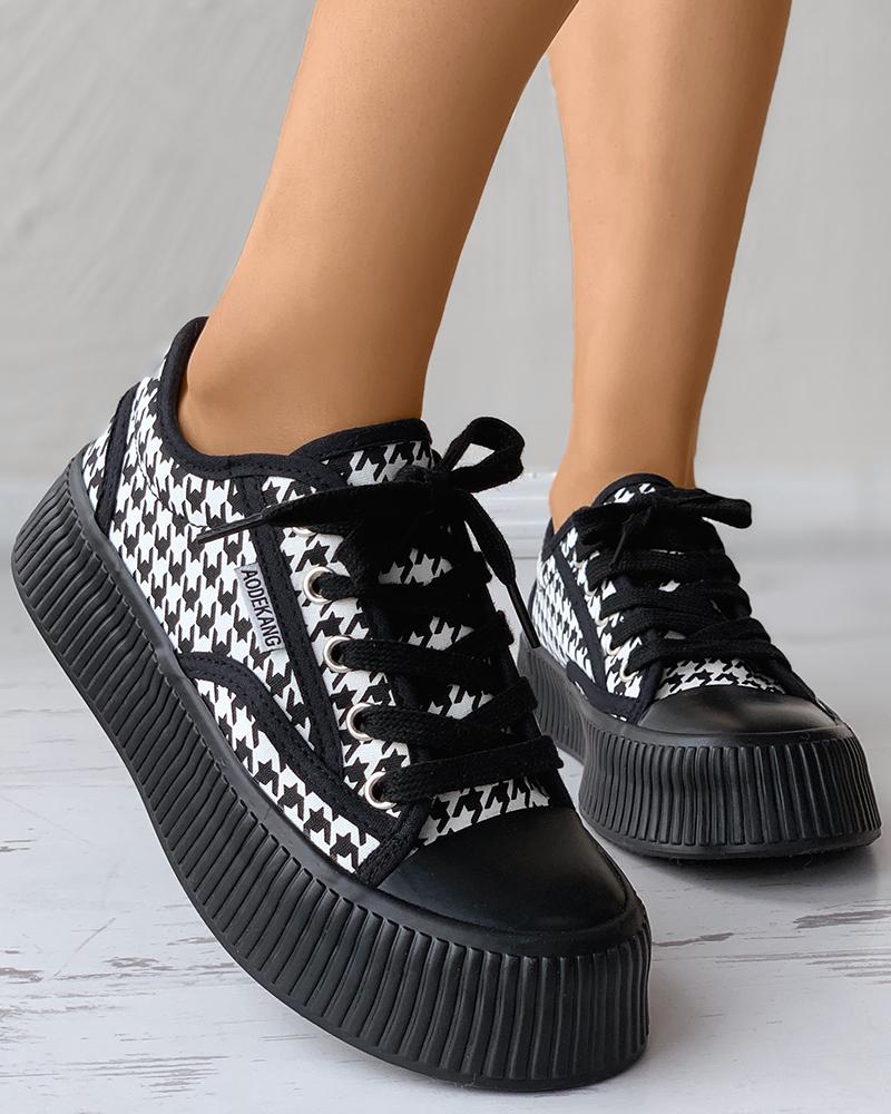 

Houndstooth Print Eyelet Lace-up Sneaker, Black
