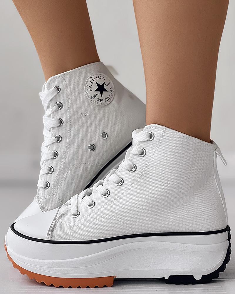 Kaufen Eyelet Lace-up Flatform Canvas Sneaker. Bild