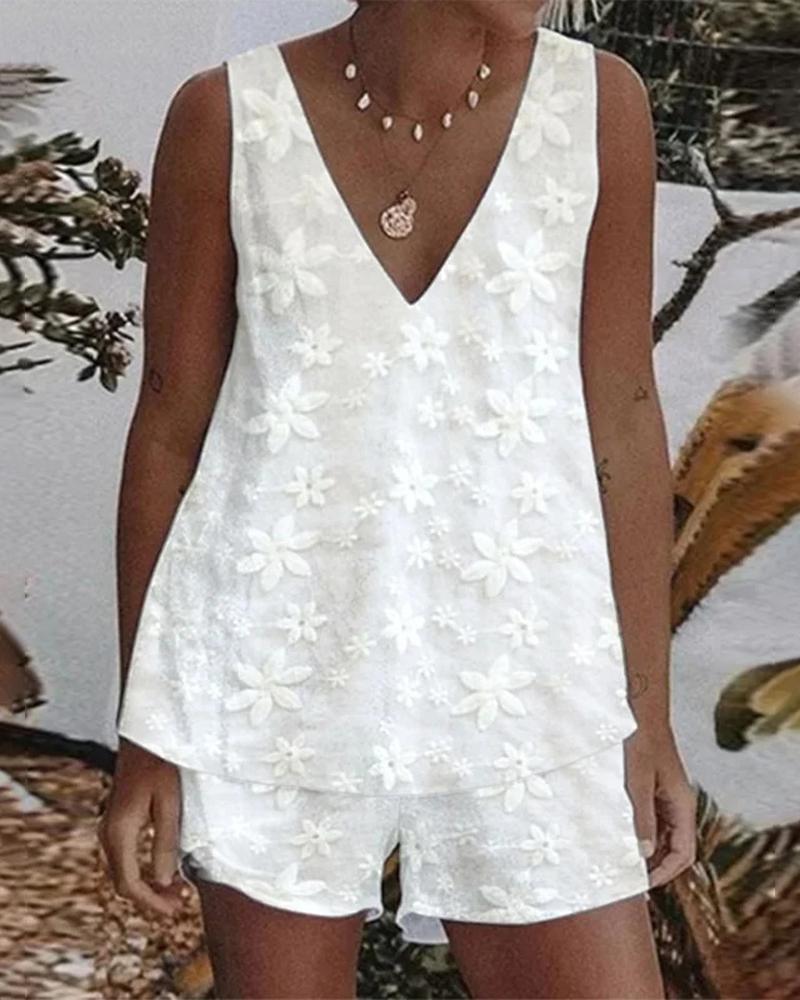 

Floral Pattern V-Neck Top & Shorts Set, White