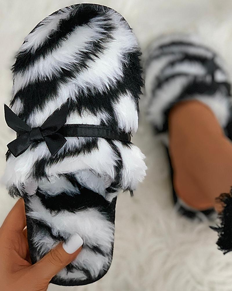 

Cheetah / Zebra Stripe Bowknot Fluffy Slippers