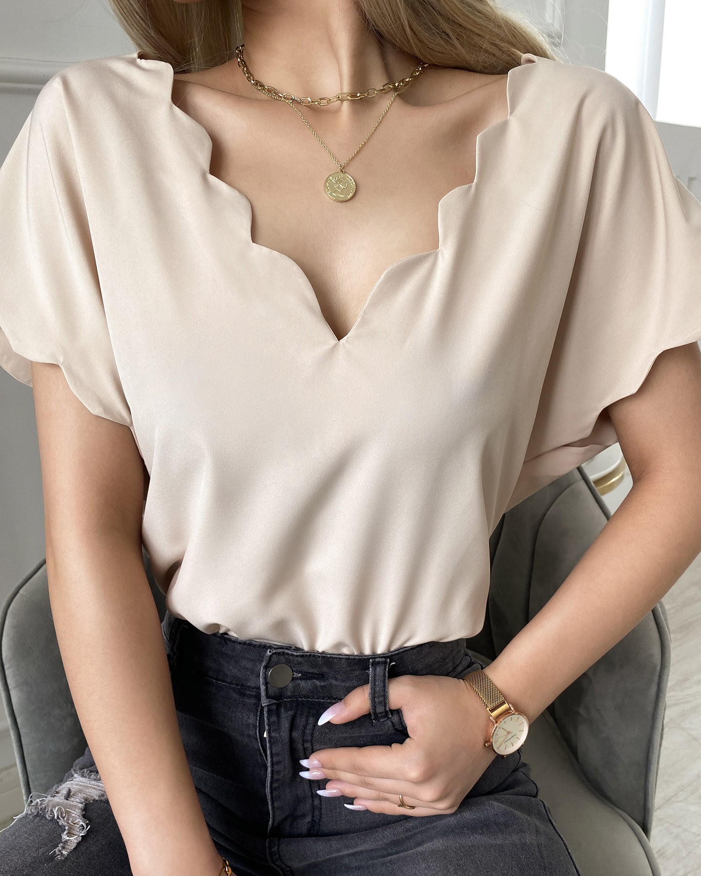 Women's Embellished White Scallop V-Neck Sheer Fitted Top