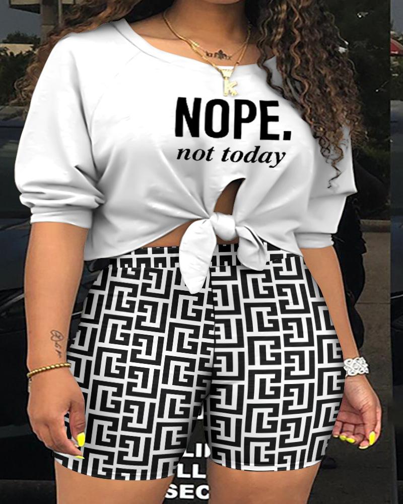 

Plus Size Nope Not Today Geo Print Tied Detail Crop Top & Shorts Set, Blackwhite