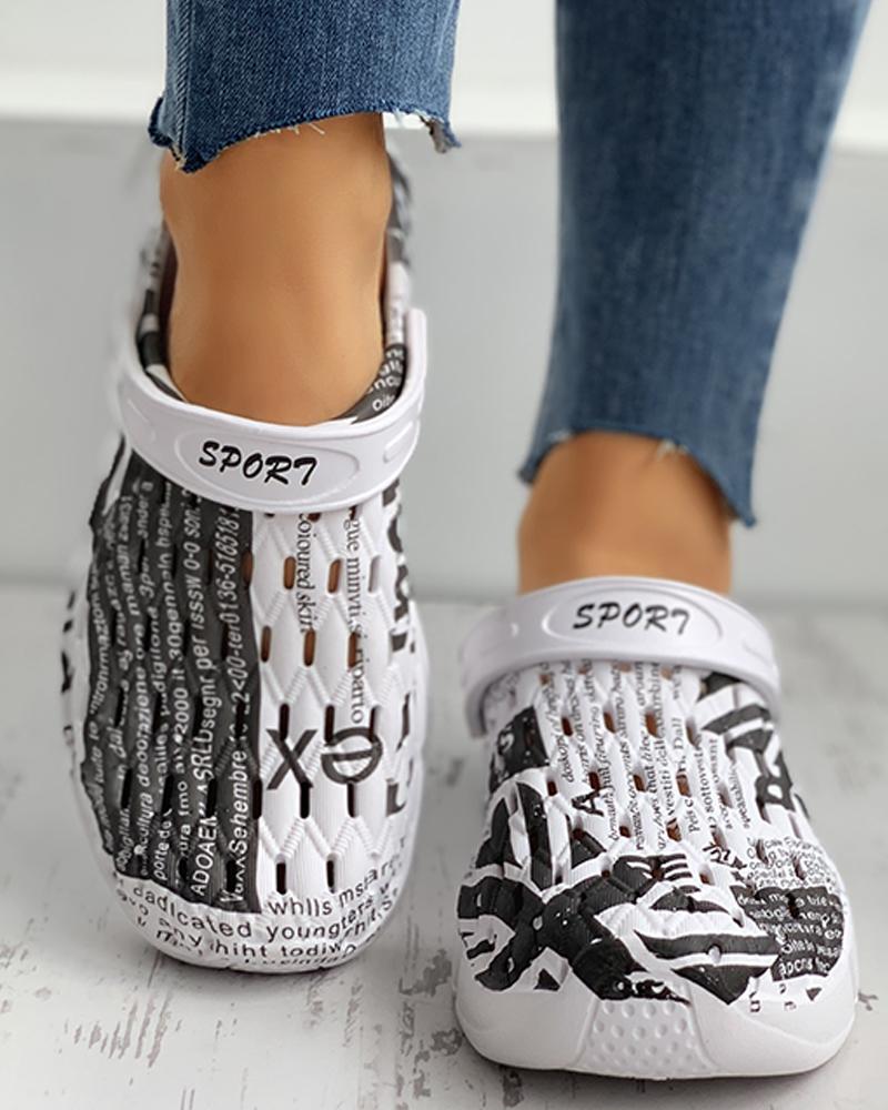 

Letter Print Colorblock Hollow Out Clogs, Black