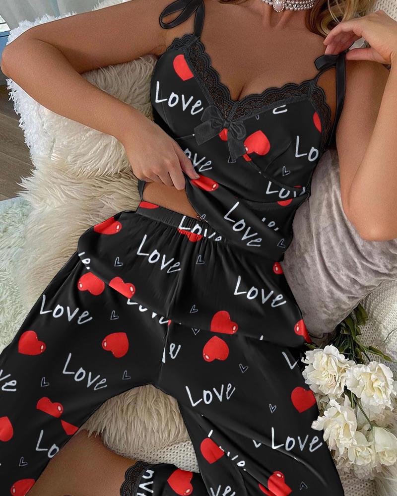 

Conjunto de camisola de encaje en contraste con estampado de corazones de amor, Black