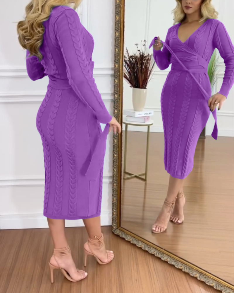 

Robe mi-longue à manches longues et col en V profond, texturée et superposée, avec lien à la taille, coupe ajustée, Purple