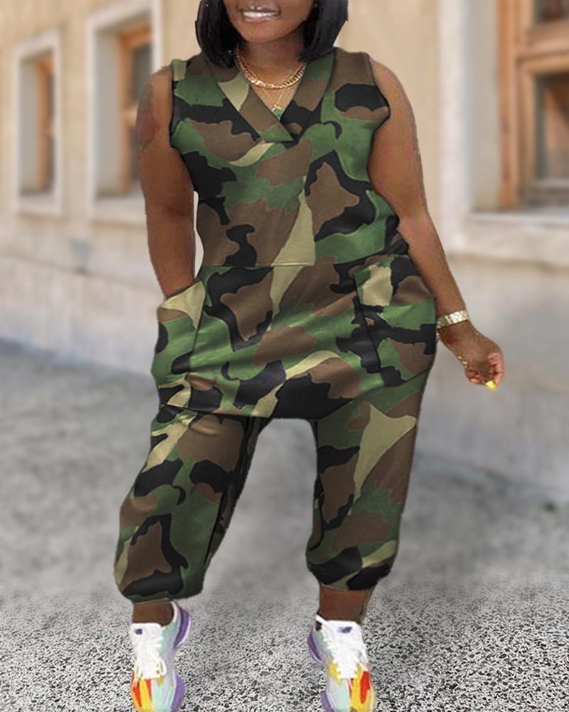 

Plus Size Camouflage Print Sleeveless Pocket Design Jumpsuit, Camoflage