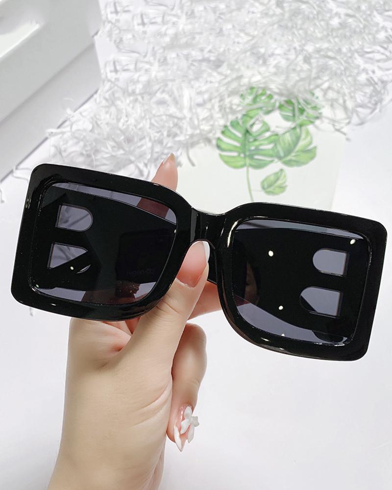 

1Pair Square Frame Letter Pattern Sunglasses, Style1