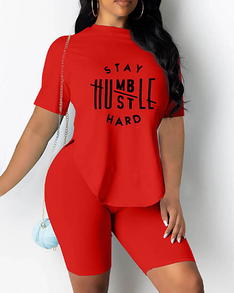 

Letter Print Slit T-shirt & Plain Skinny Shorts Set, Red