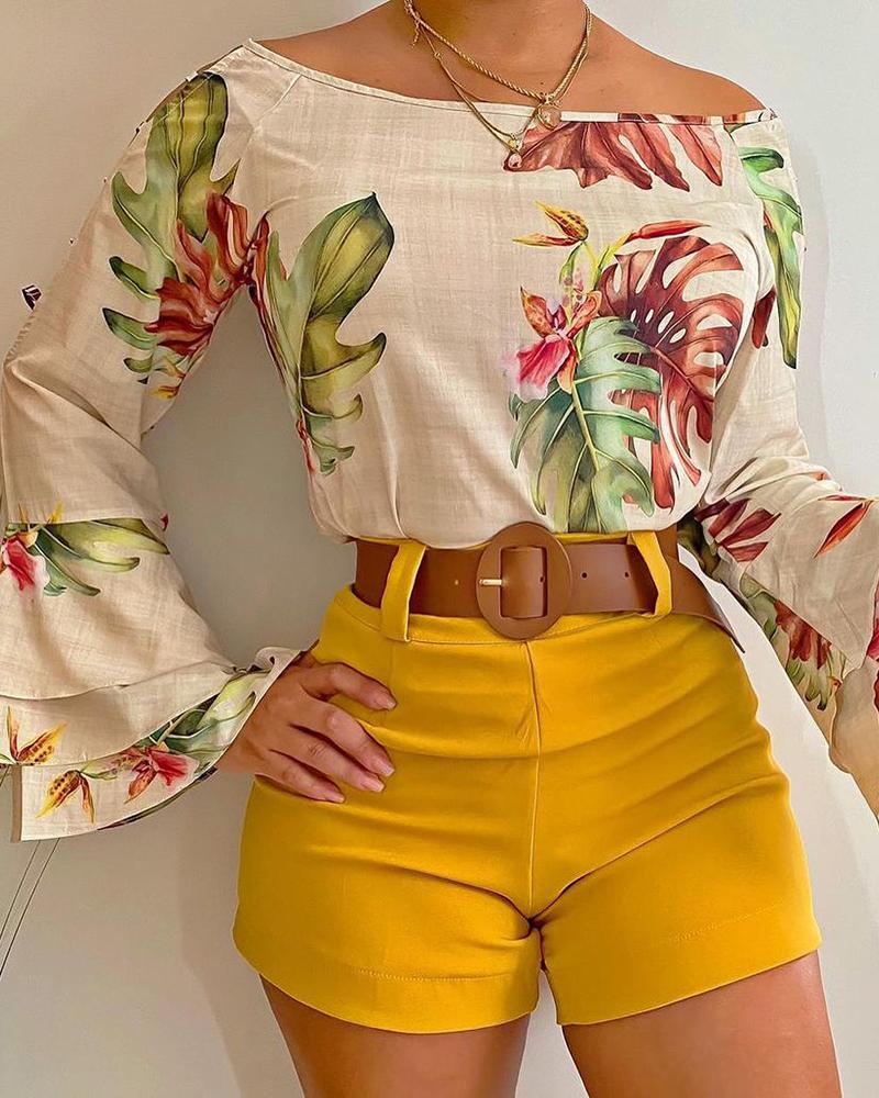 

Round Neck Long Sleeve Floral Print Layered Ruffles Top & Plain Shorts Set, Beige