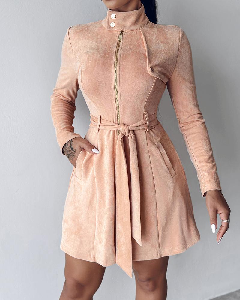 

Robe ceinturée avec poche à glissière, Nude