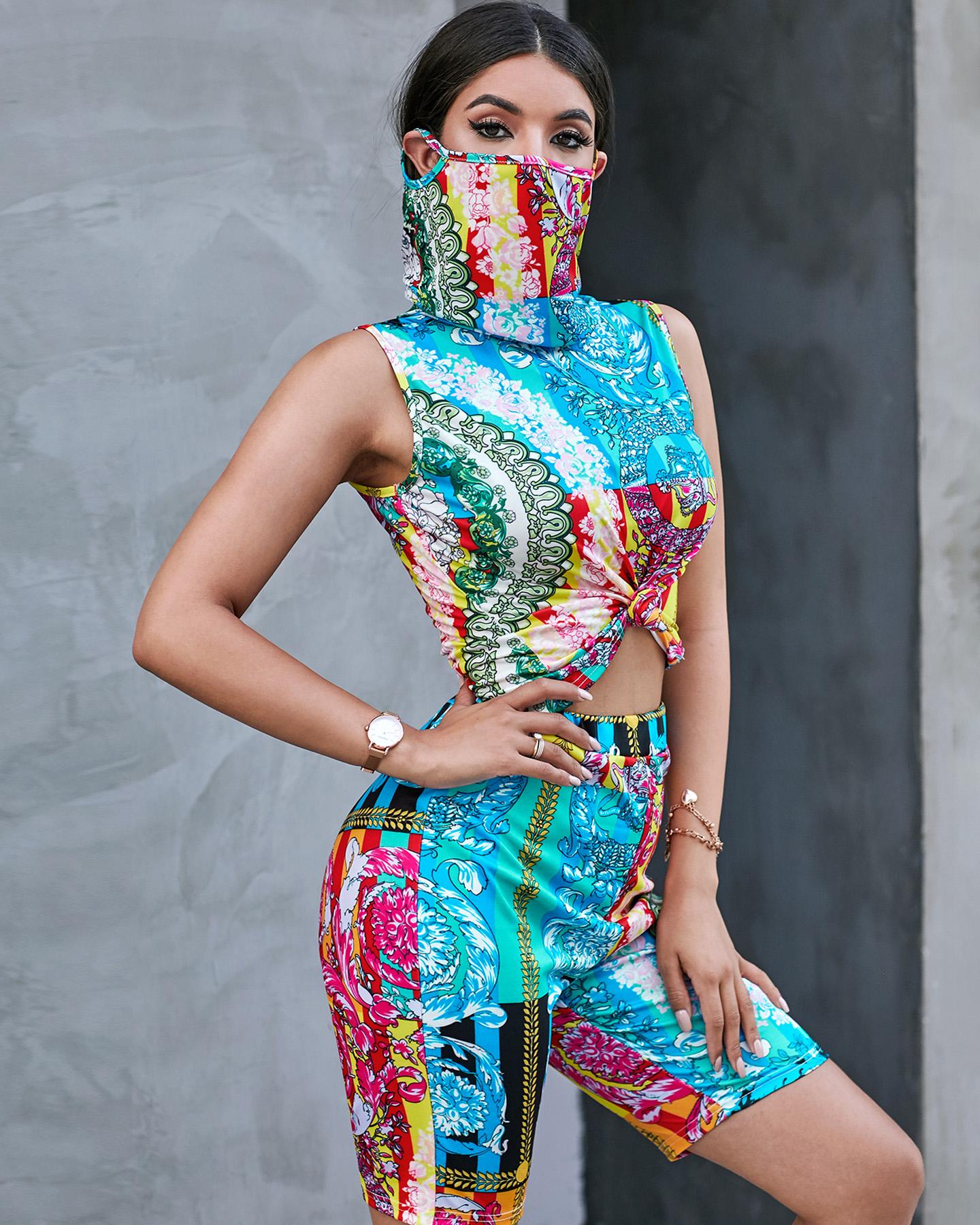 

Cartoon / Tie Dye Chain / Baroque Print Round Neck Top & Shorts Set, Blue