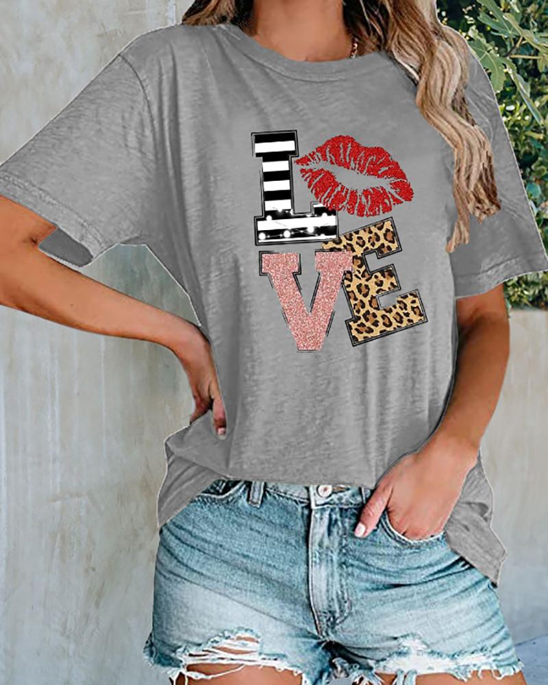 

Valentine' Day Striped Letter Lip Cheetah Print O-Neck T-shirt, Gray