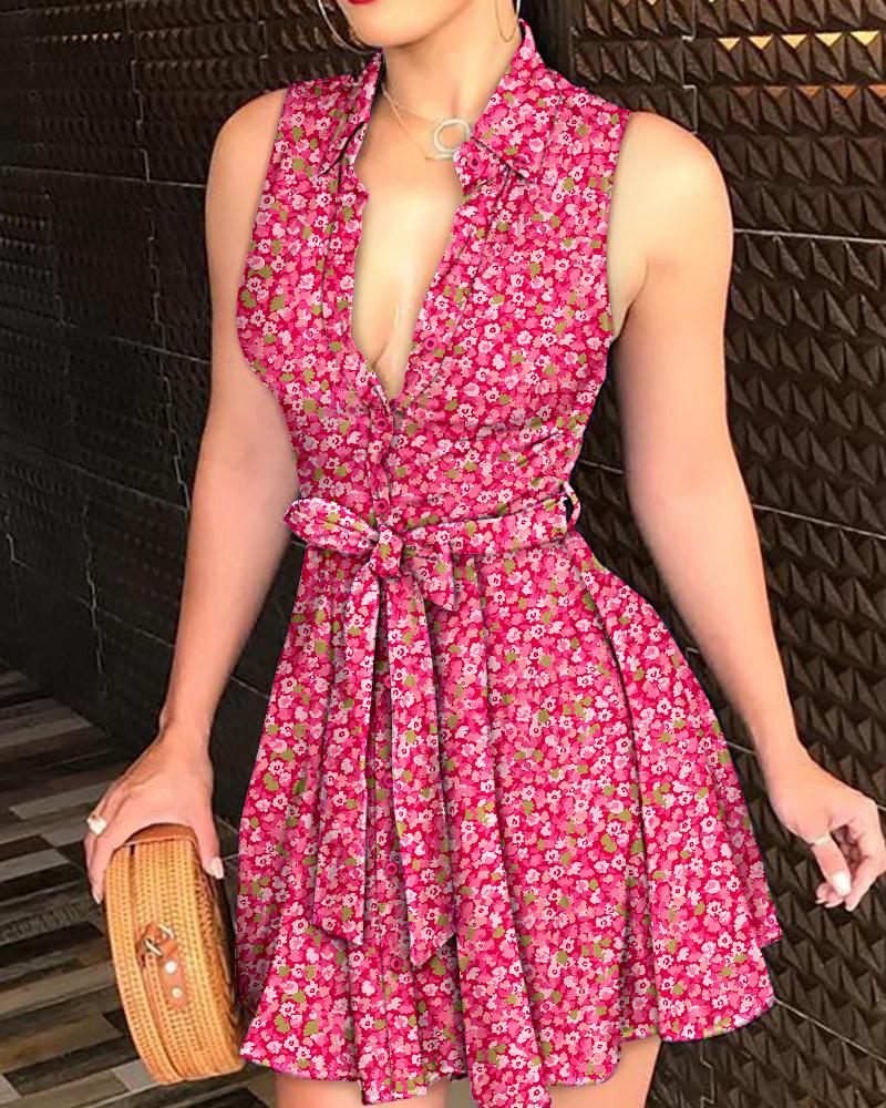 Robe chemise rose à petites fleurs et détail noué sans manches