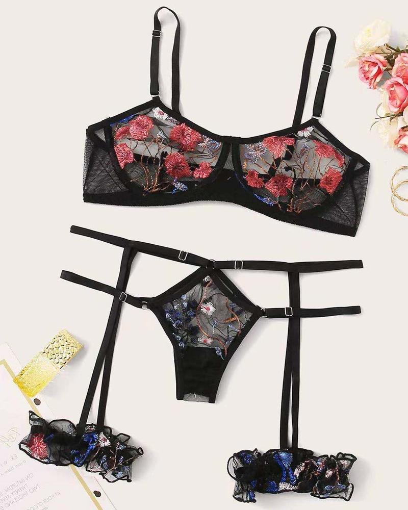 

Embroidered Floral Garter Underwire Lingerie Set, Black