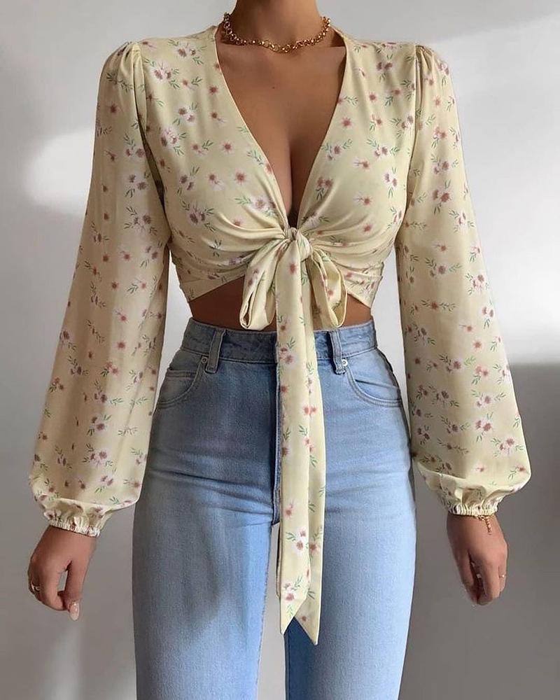 

Lantern Sleeve Floral Print Knotted Front Crop Top, Apricot
