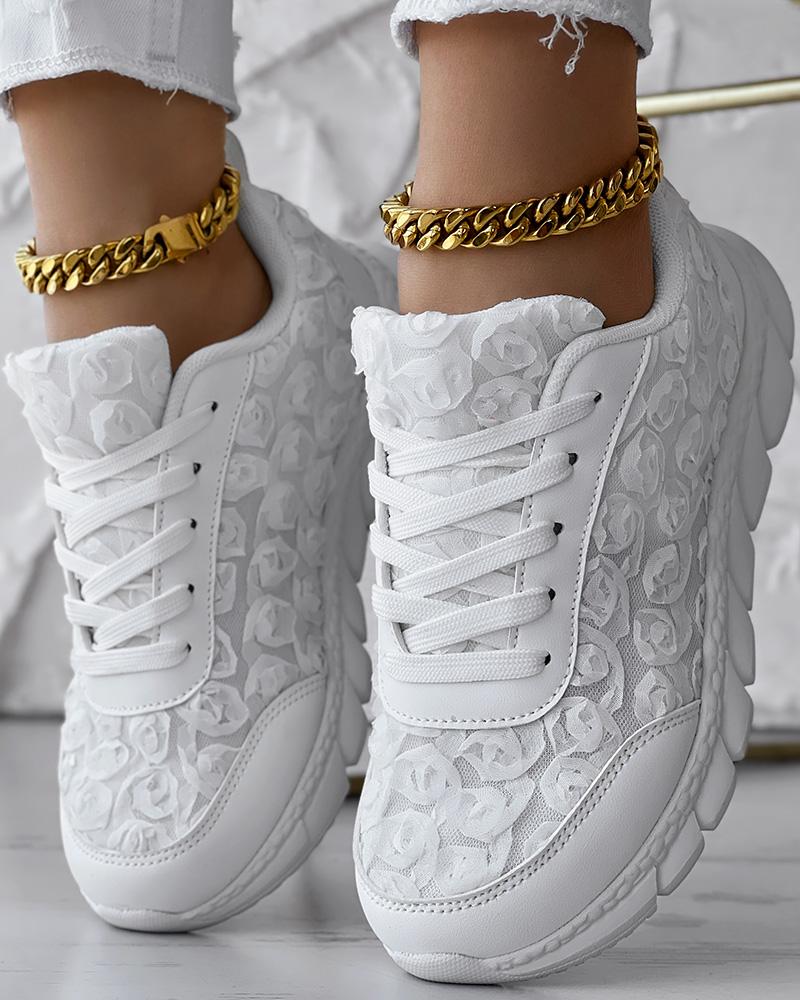 

Zapatillas deportivas con cordones y parche de malla transparente con estampado floral, White