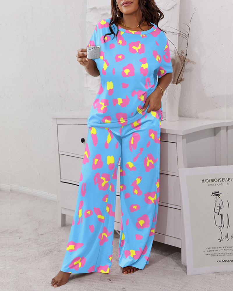 

Pink Leopard Print Wide Leg Pajamas Set, Multicolor