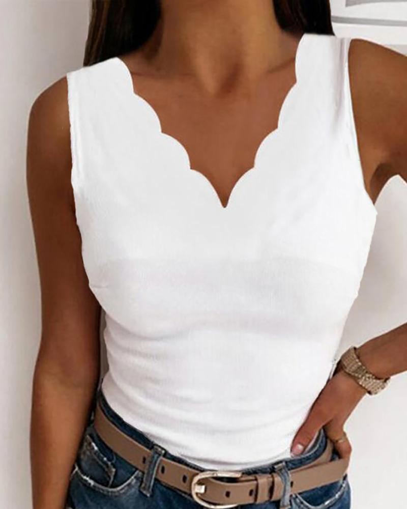 

Scallop Trim V-Neck Tank Top, White