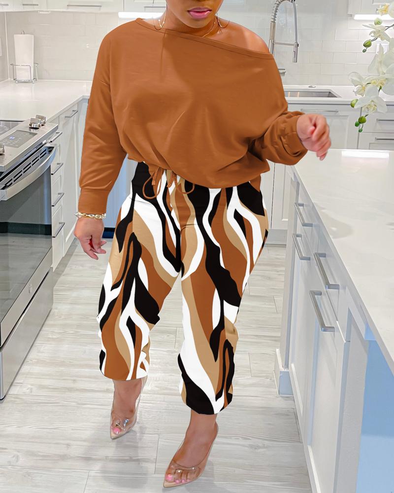 

Plus Size Skew Neck Top & Abstract Print Drawstring Pants Set, Brown
