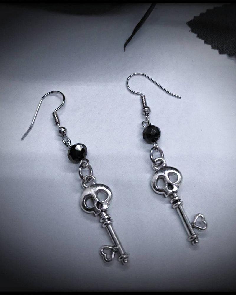 

1Pair Halloween Gothic Skull Dangle Drop Earrings, Silver