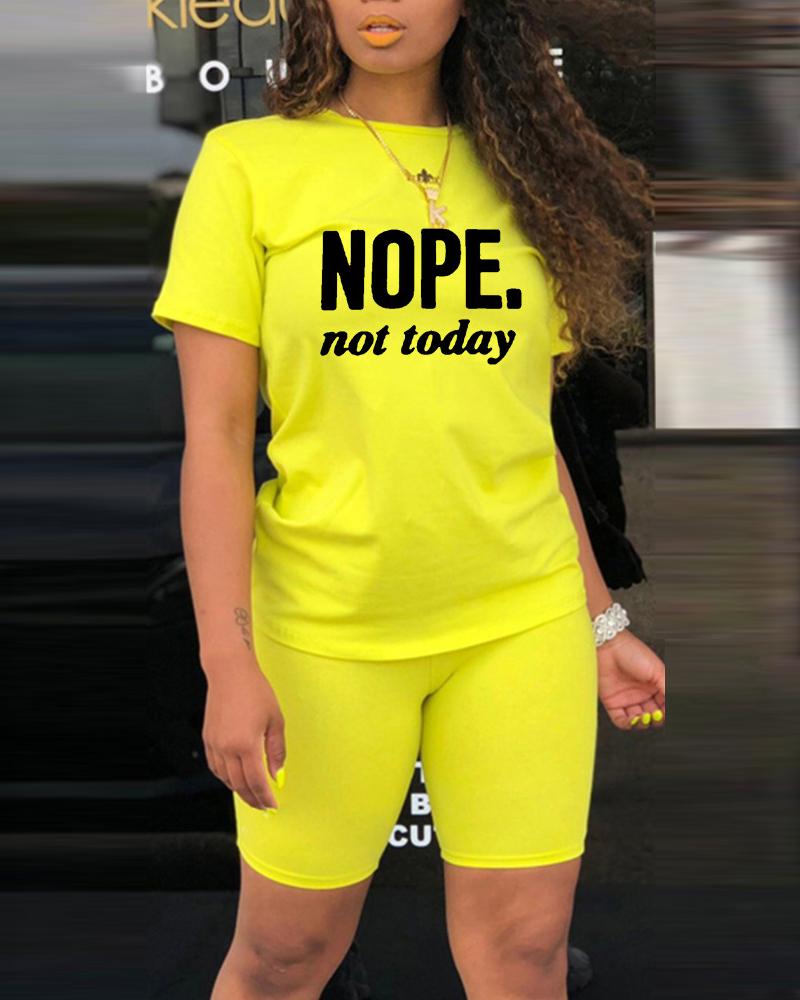

Letter Print Casual Top & Shorts Set, Yellow