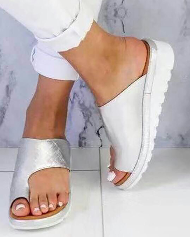 

Toe Post Contrast Paneled Slippers, Silver