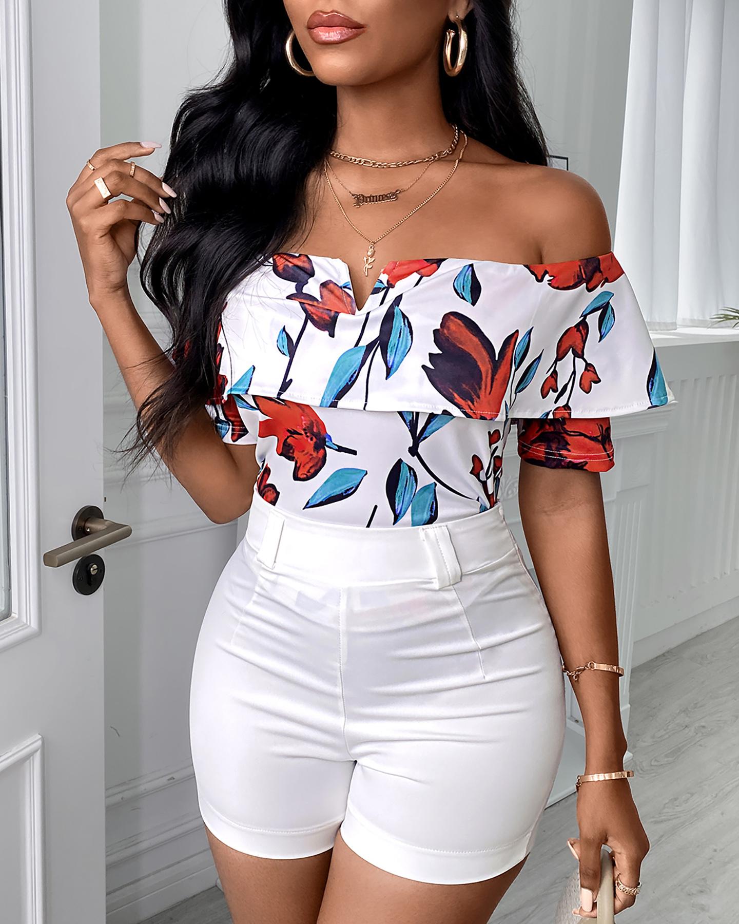 

Rouge Floral Print Short Sleeve Blouse With Skinny Shorts Suit Sets, Multicolor