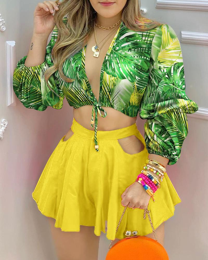 

Tropical Print Lantern Sleeve Top & Cutout Shorts Set, Green