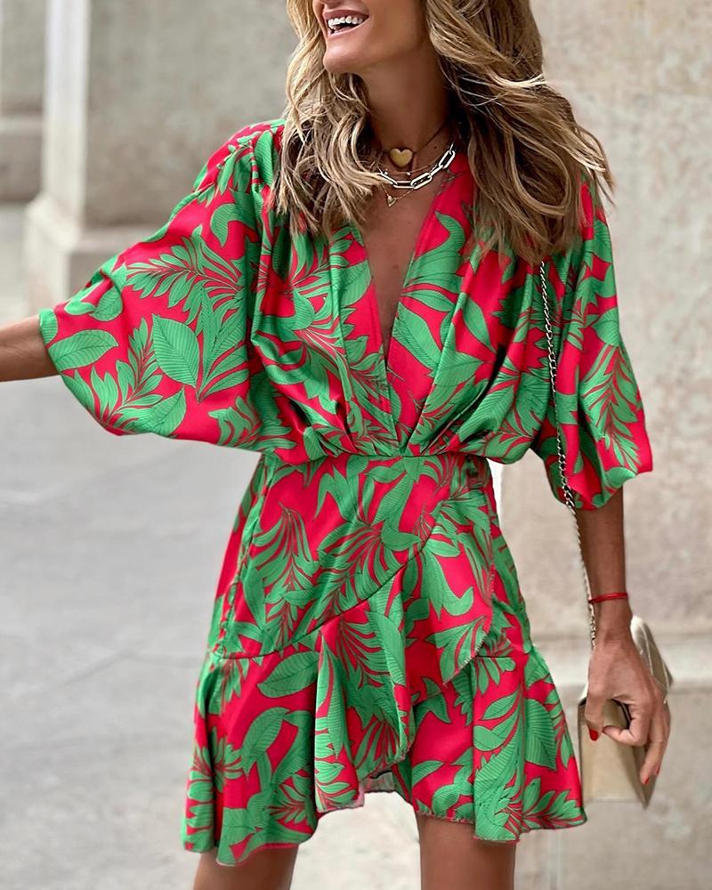 

Batwing Sleeve Tropical Print Ruffle Hem Dress, Green