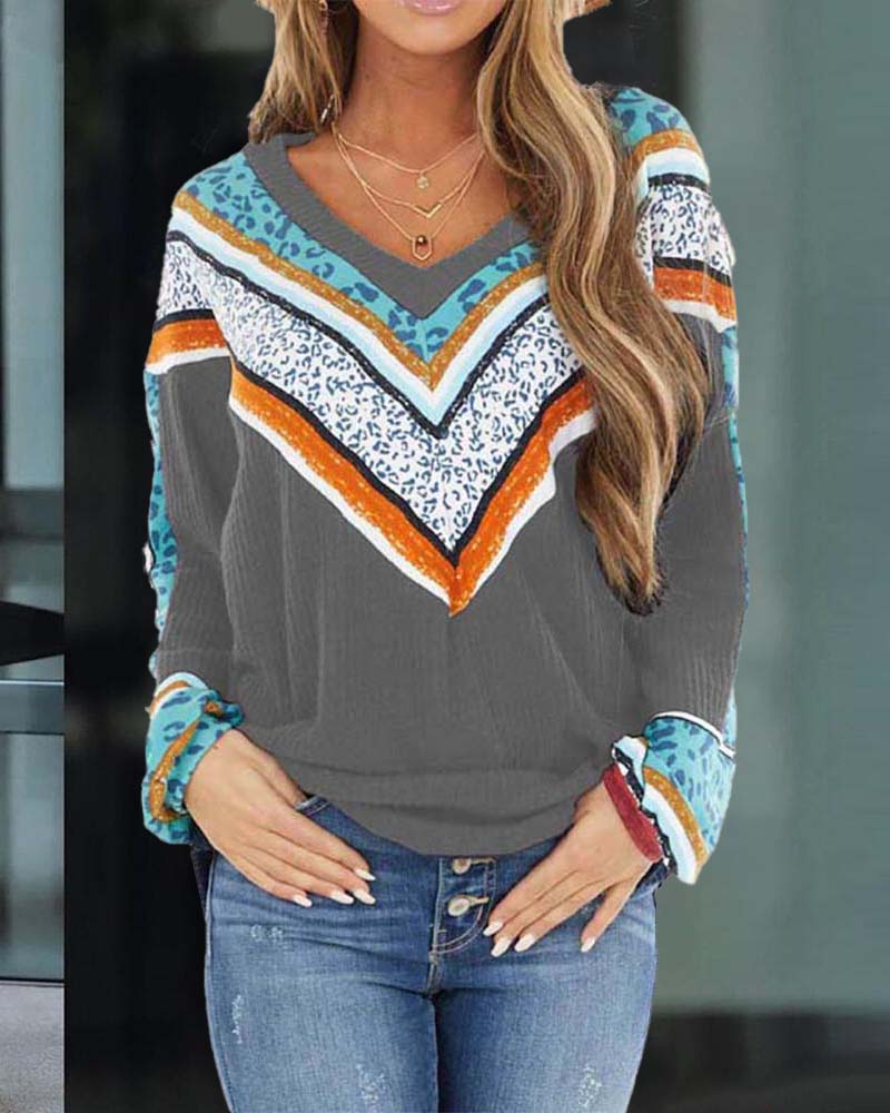 

Chevron Print V-Neck Long Sleeve Top, Gray