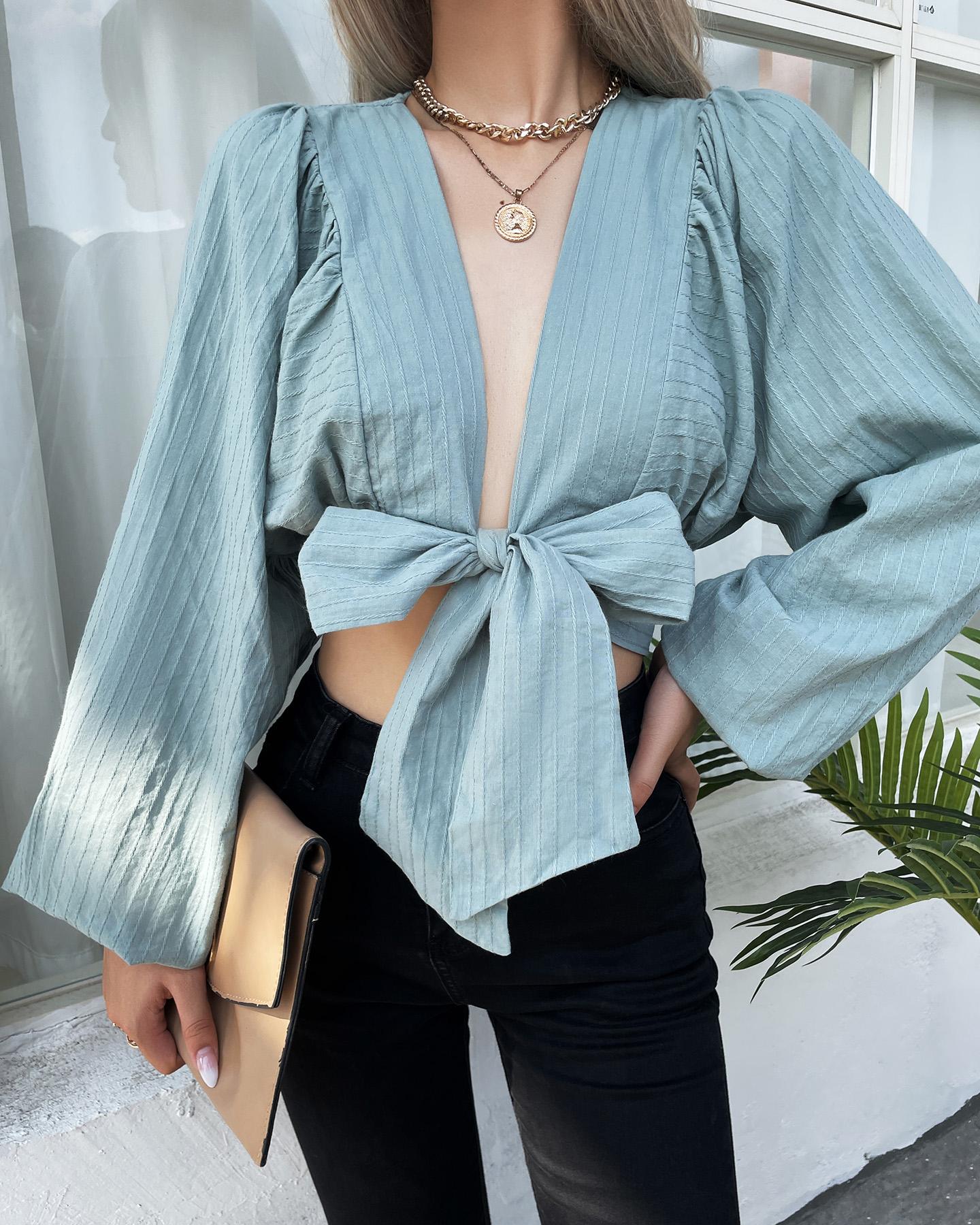 

Long Sleeve Knotted Front Crop Top, Light green