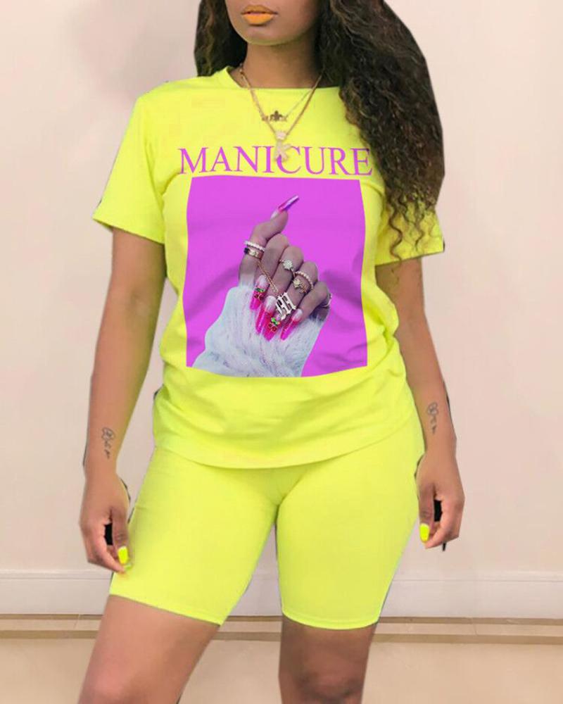 

Letter Graphic Print Top & Plain Shorts Set, Yellow