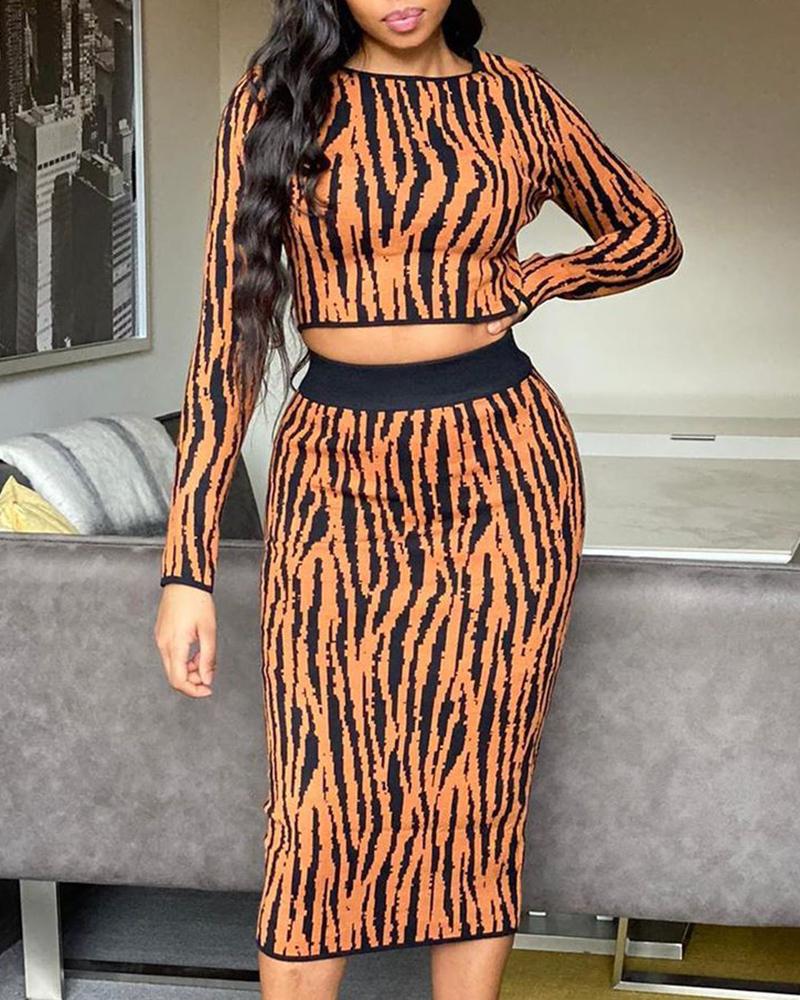 

Round Neck Zebra Print Crop Top & Skirt Sets, Brown