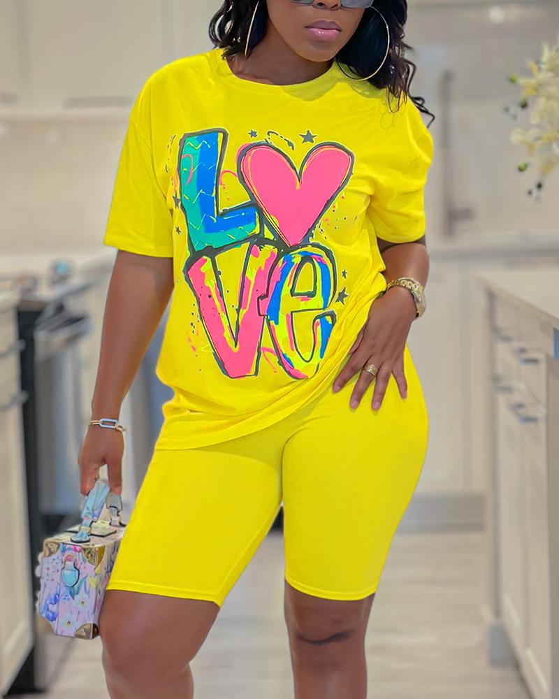 

Plus Size Love Heart Letter Print Top & Shorts Set, Yellow