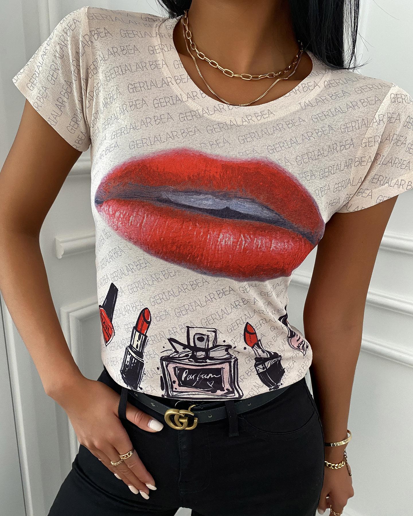 

Lip Letter Graphic Print Short Sleeve T-shirt, Multicolor
