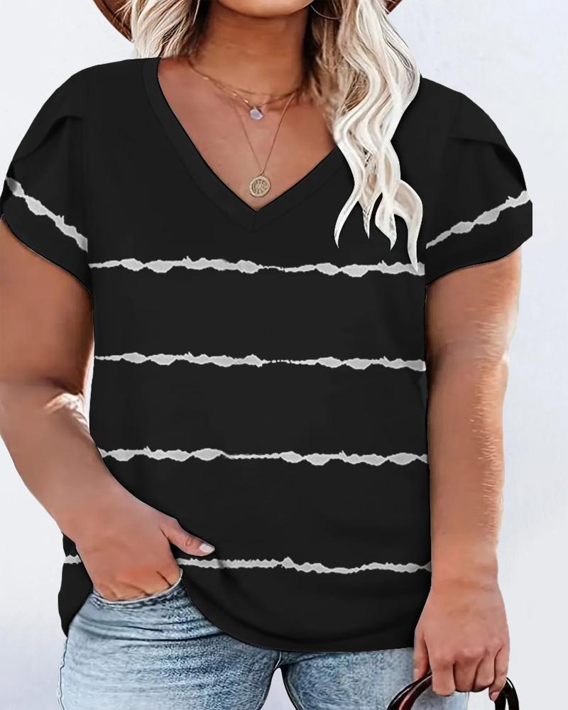 Camiseta con cuello en V y manga de pétalo con estampado de teñido anudado de talla grande