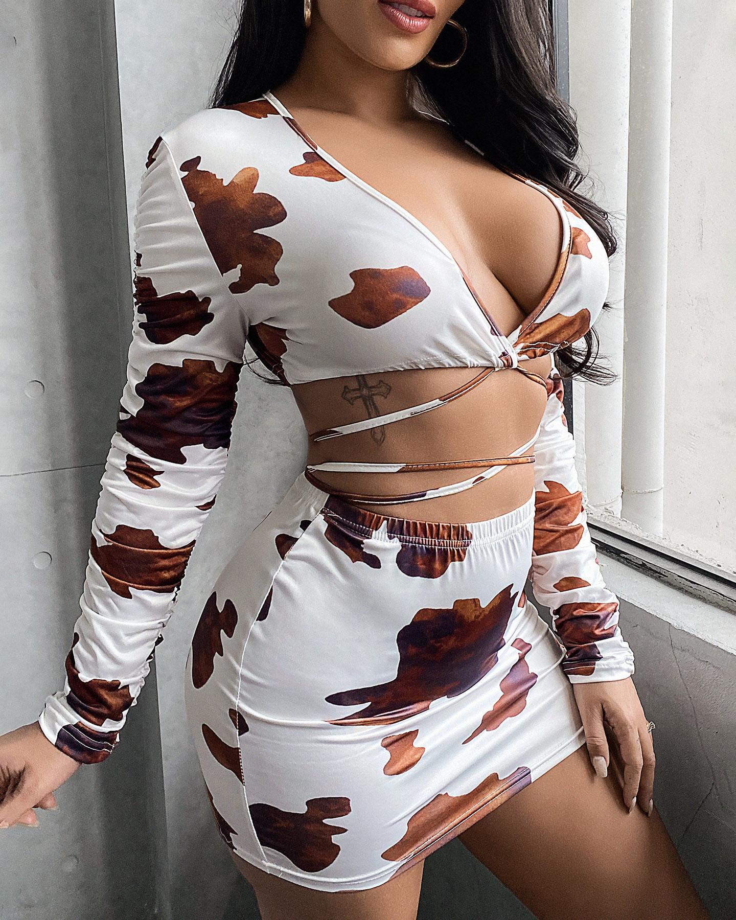 

Long Sleeve Colorblock Cutout Top & Skirt Set, Coffee
