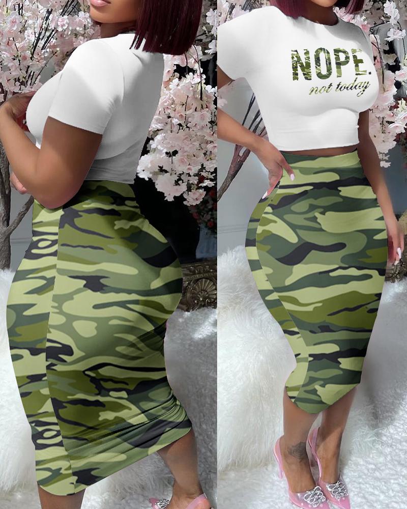 Nope Not Today Conjunto de top con estampado de camuflaje y falda de talle alto