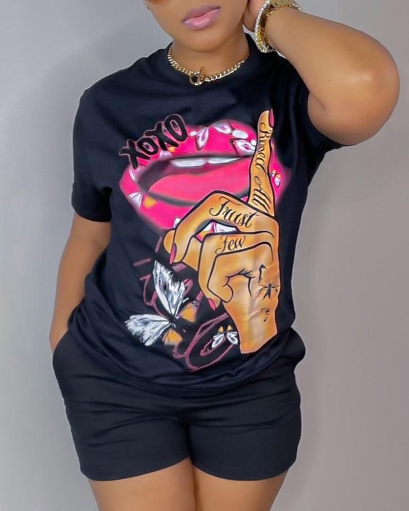 

Lip Slogan Print T-shirt & Pocket Design Shorts Set, Black