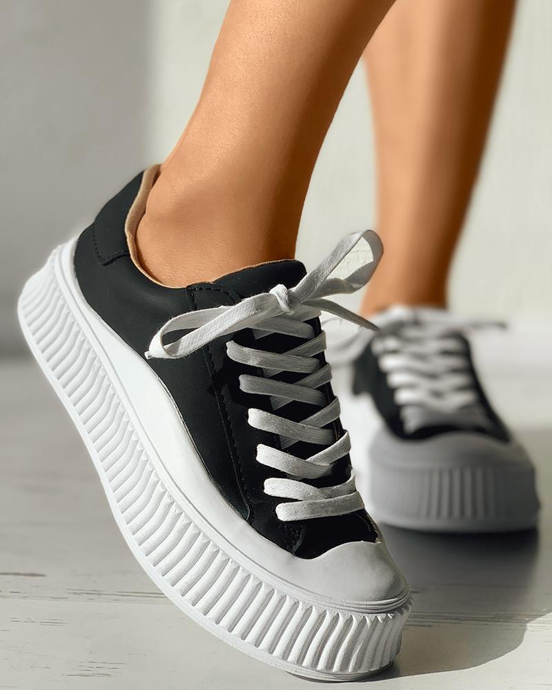 

Eyelet Lace-up Casual Muffin Sneaker, Black