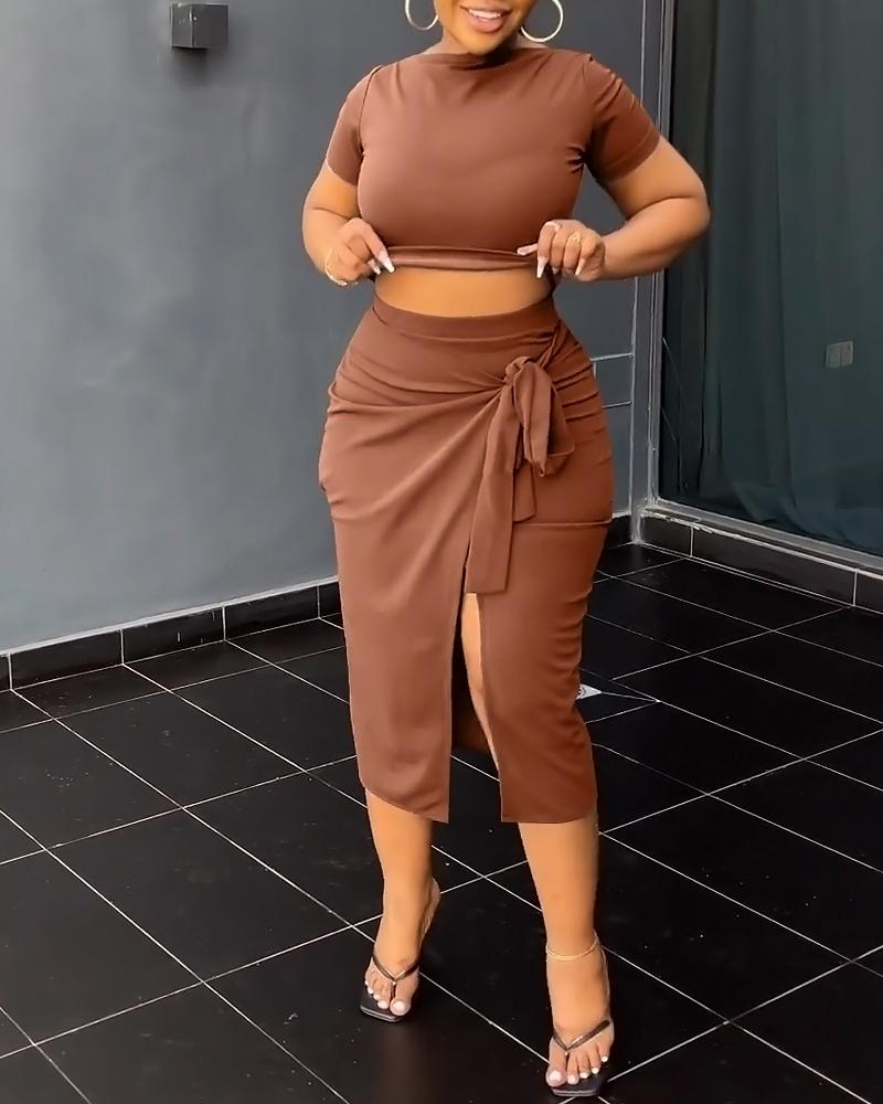 

Boat Neck Crop Top & Tied Detail High Slit Skirt Set, Brown