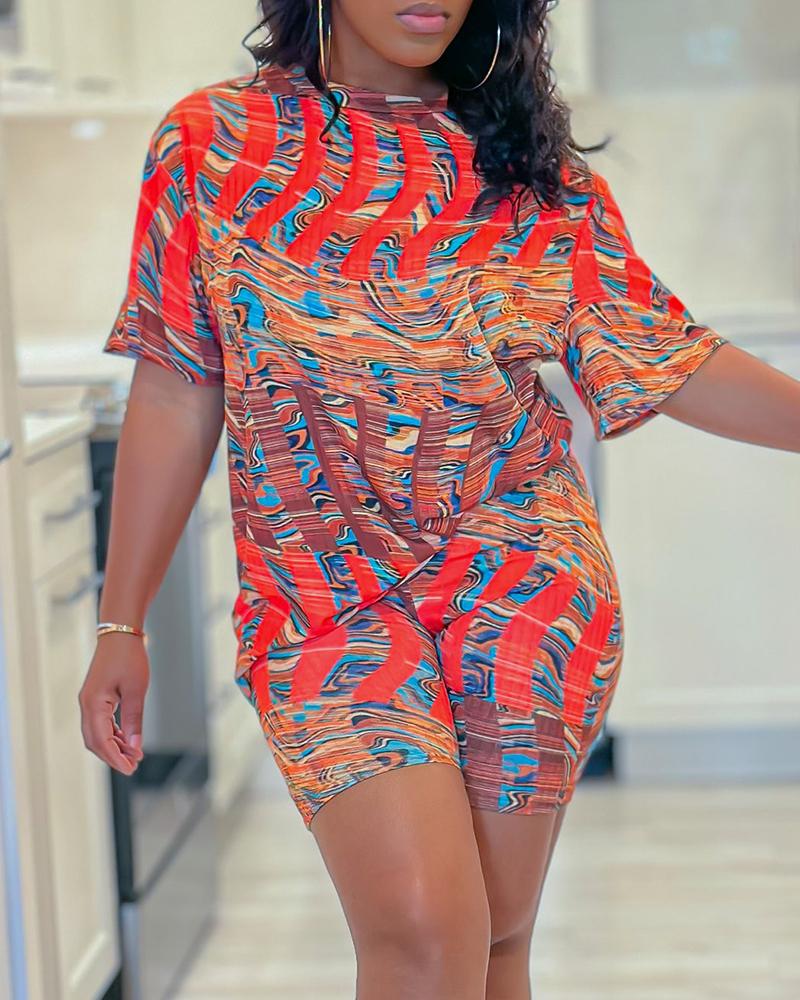 

Abstract Print Rainbow Ombre Top & Shorts Set, Red