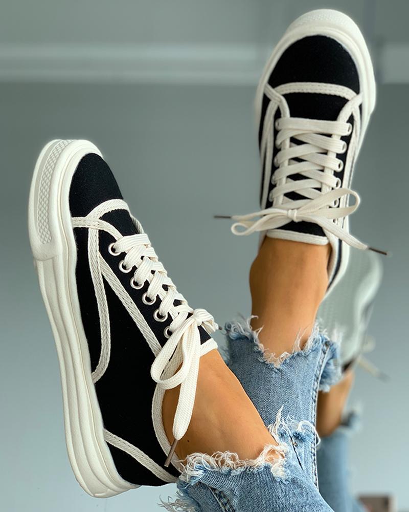 

Colorblock Eyelet Lace-up Casual Sneaker, Black
